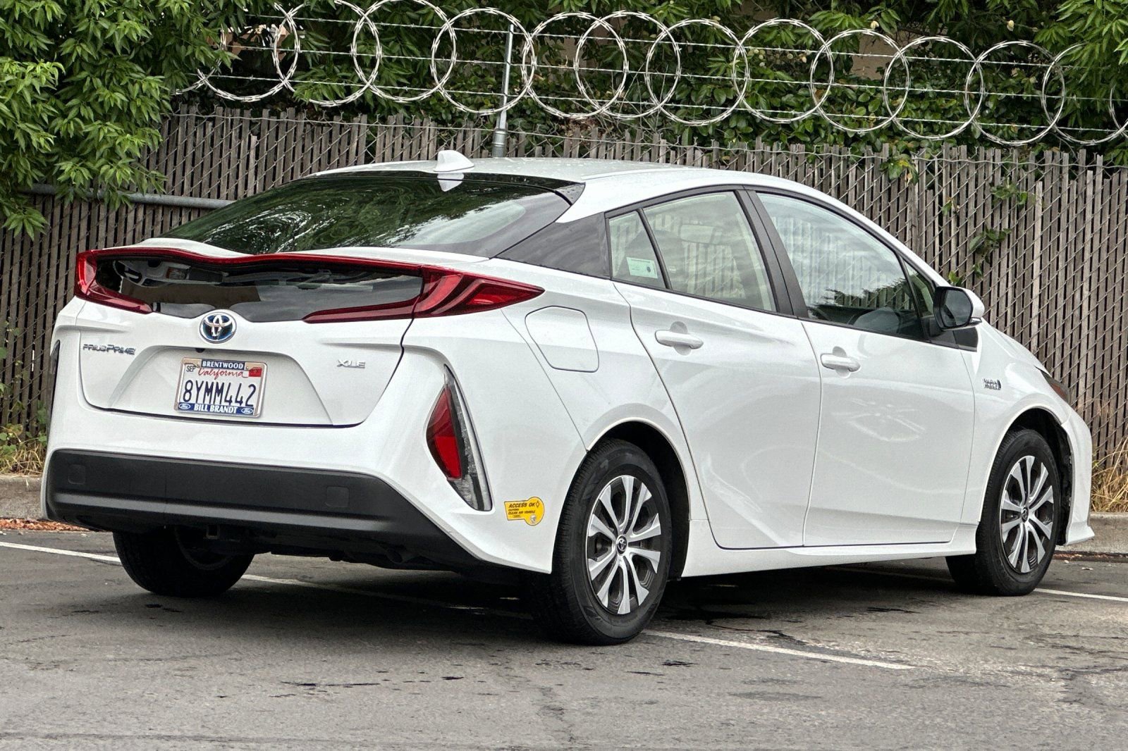 Used 2022 Toyota Prius Prime XLE image 3