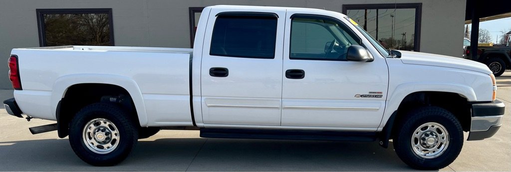 Used 2005 Chevrolet Silverado 2500 LT w/ Heavy-Duty Power Package image 8