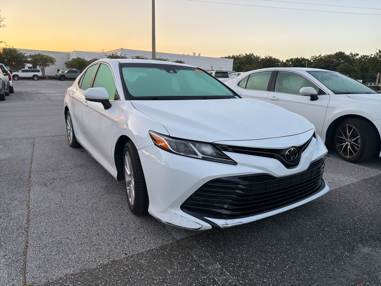 Used 2018 Toyota Camry LE FWD image 3