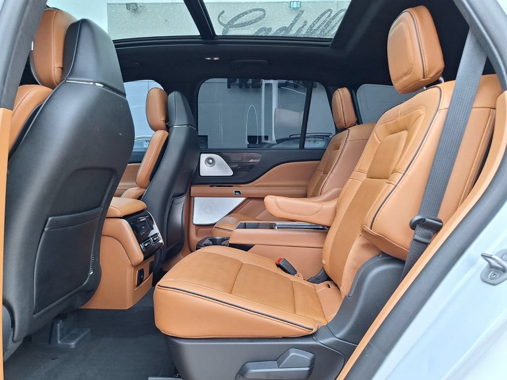 Used 2025 Lincoln Aviator Black Label w/ Jet Appearance Package AWD/4WD image 13