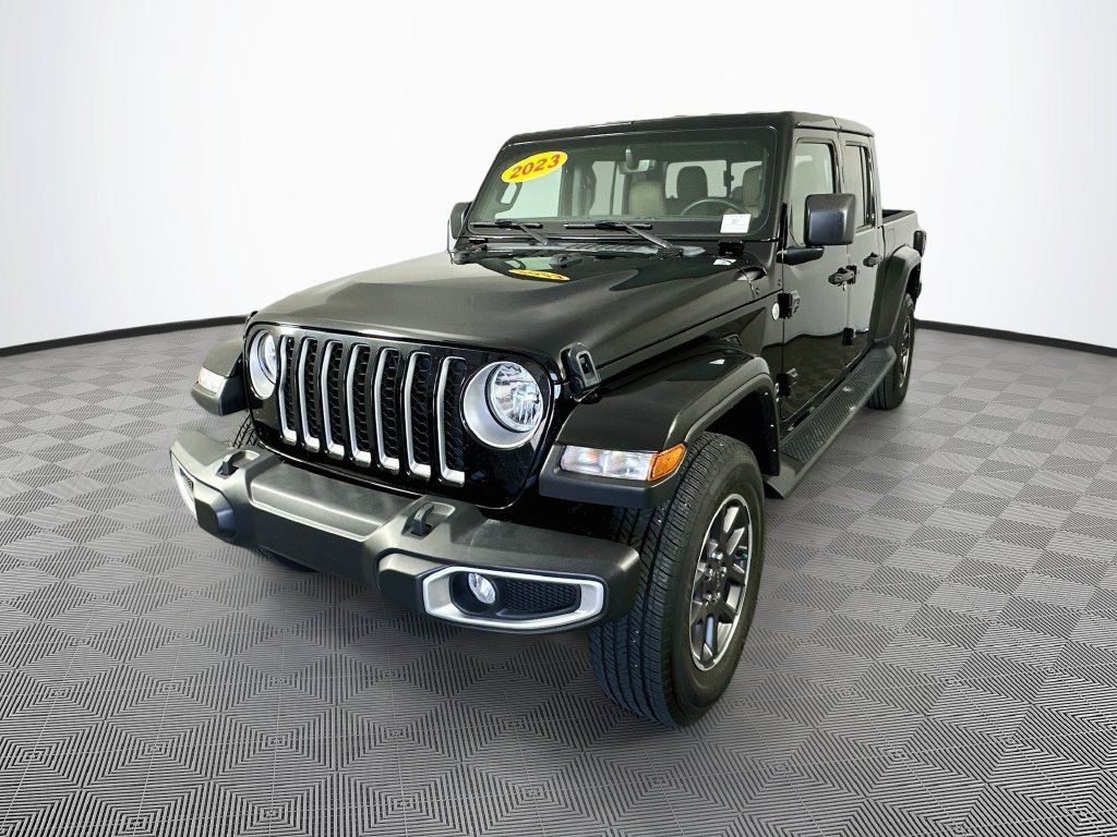 Used 2023 Jeep Gladiator Overland w/ Cold Weather Group AWD/4WD image 6