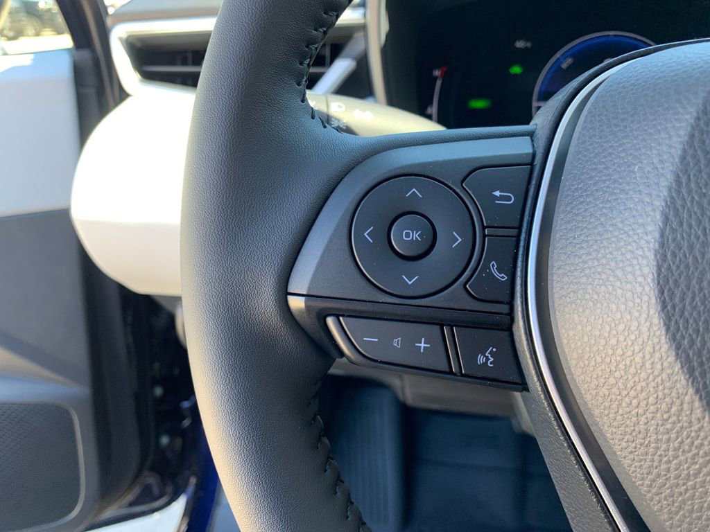 Used 2025 Toyota Corolla SE w/ SE Premium Package image 29