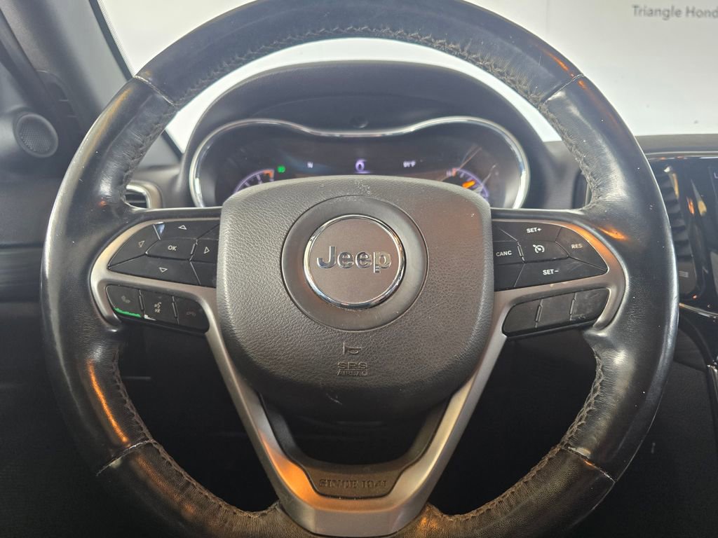 Used 2021 Jeep Grand Cherokee Laredo X RWD image 10