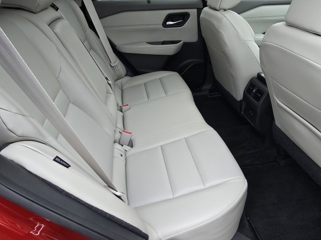 Used 2023 Nissan Rogue SV w/ SV Premium B Package image 19