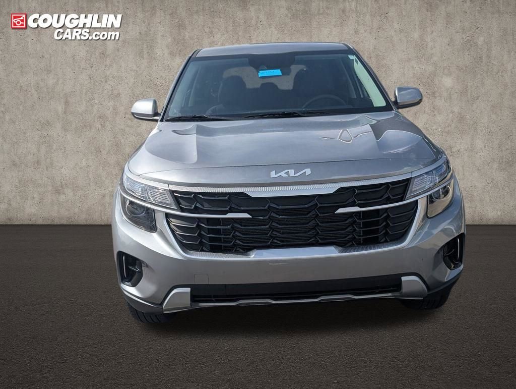 Used 2025 Kia Seltos LX image 2