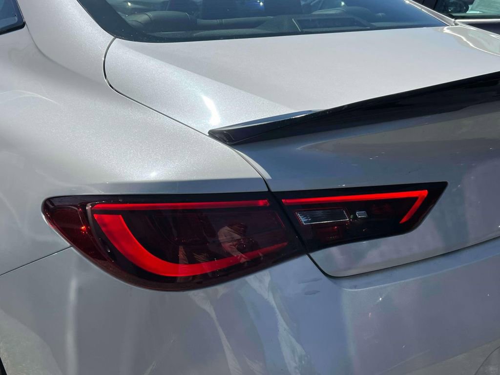 Used 2017 INFINITI Q60 Red Sport 400 image 9