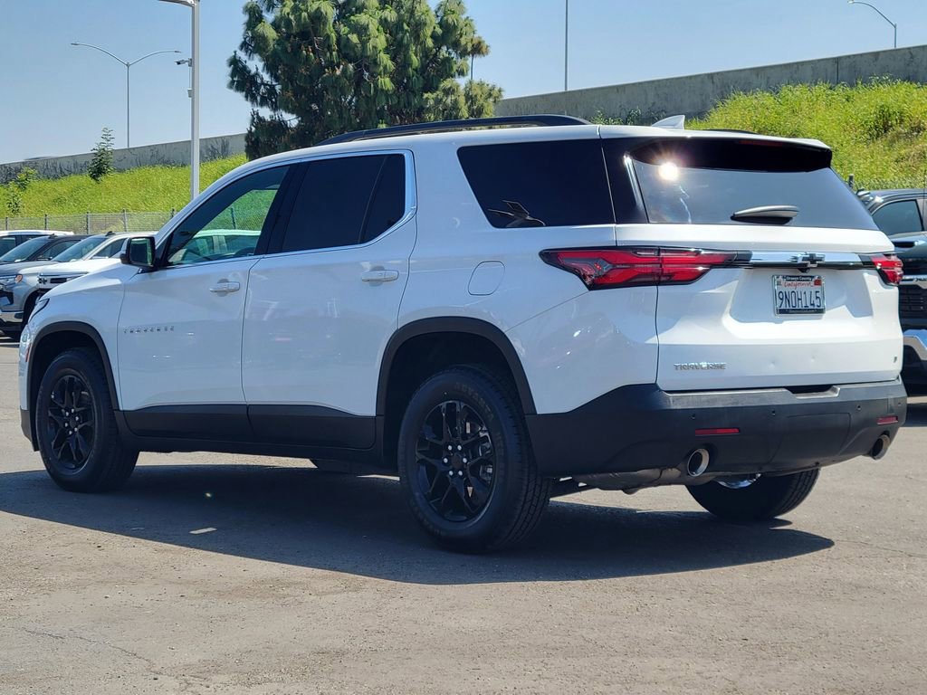 Used 2023 Chevrolet Traverse LT image 2