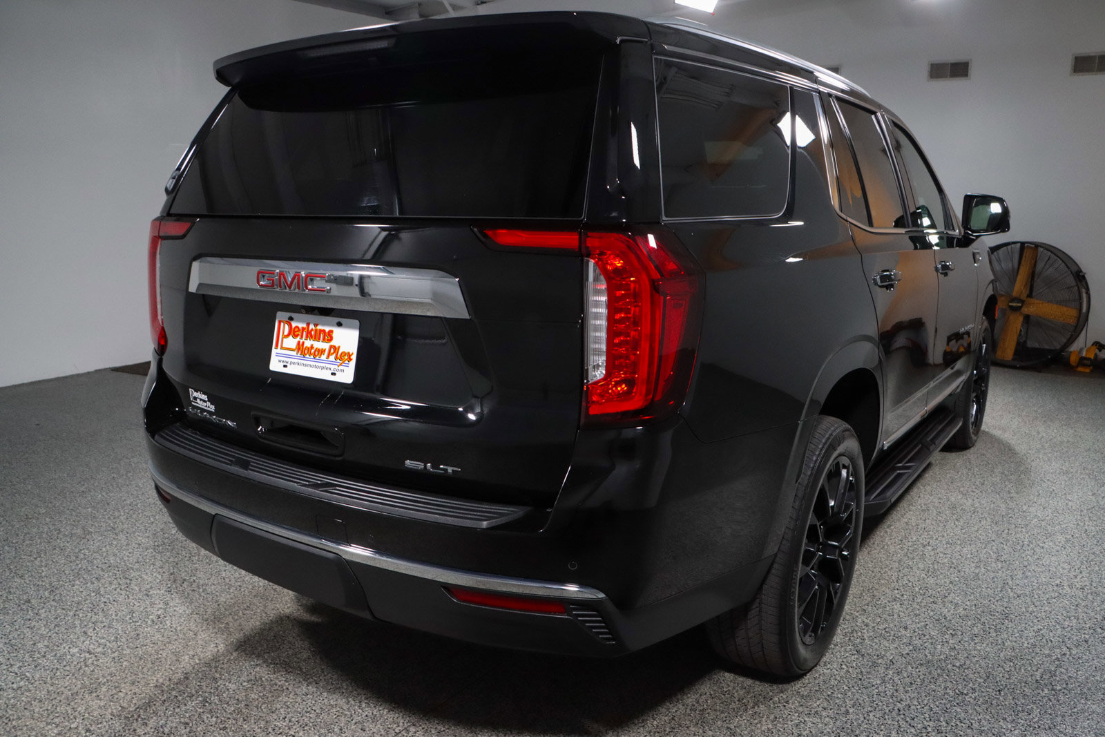 Used 2023 GMC Yukon SLT w/ SLT Luxury Package image 7