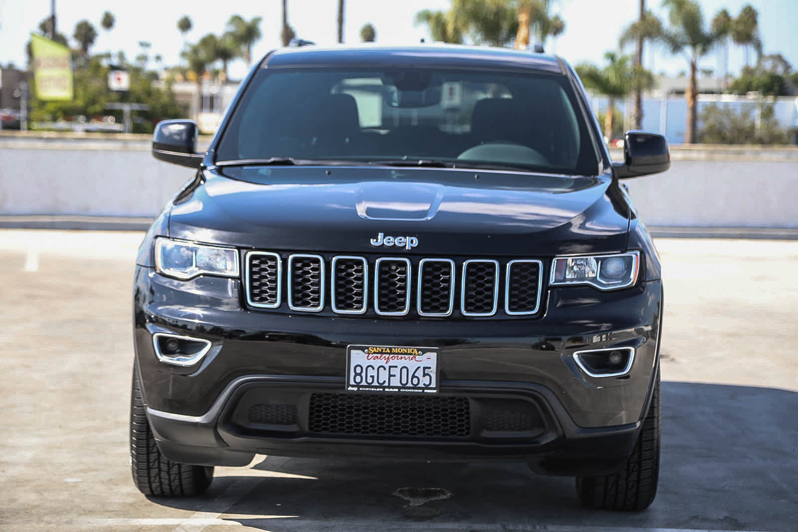 Used 2018 Jeep Grand Cherokee Laredo RWD image 3