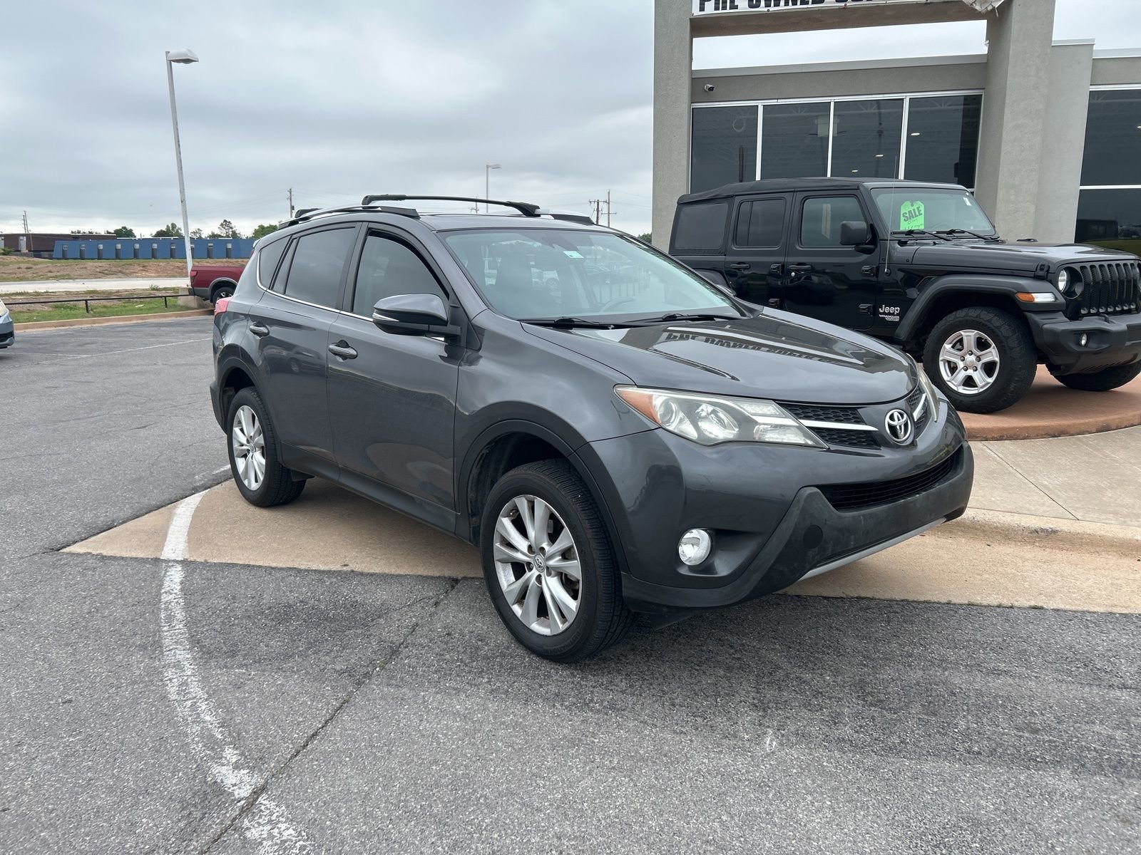 Used 2014 Toyota RAV4 Limited w/ Technology Package FWD image 3