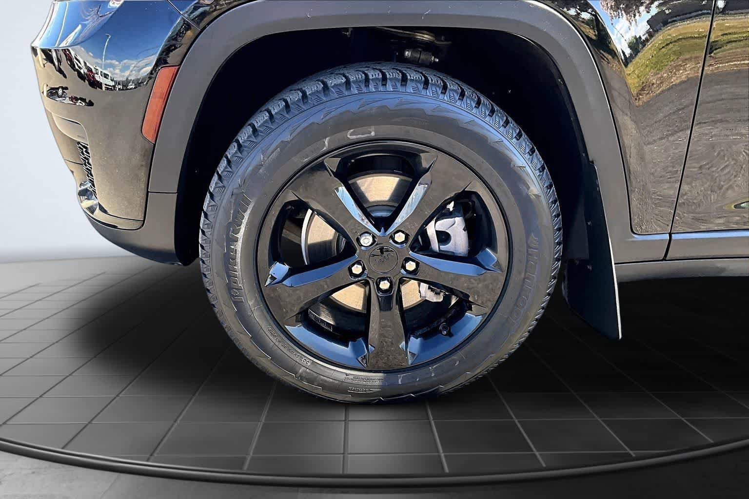 Used 2021 Jeep Grand Cherokee L Laredo AWD/4WD image 8