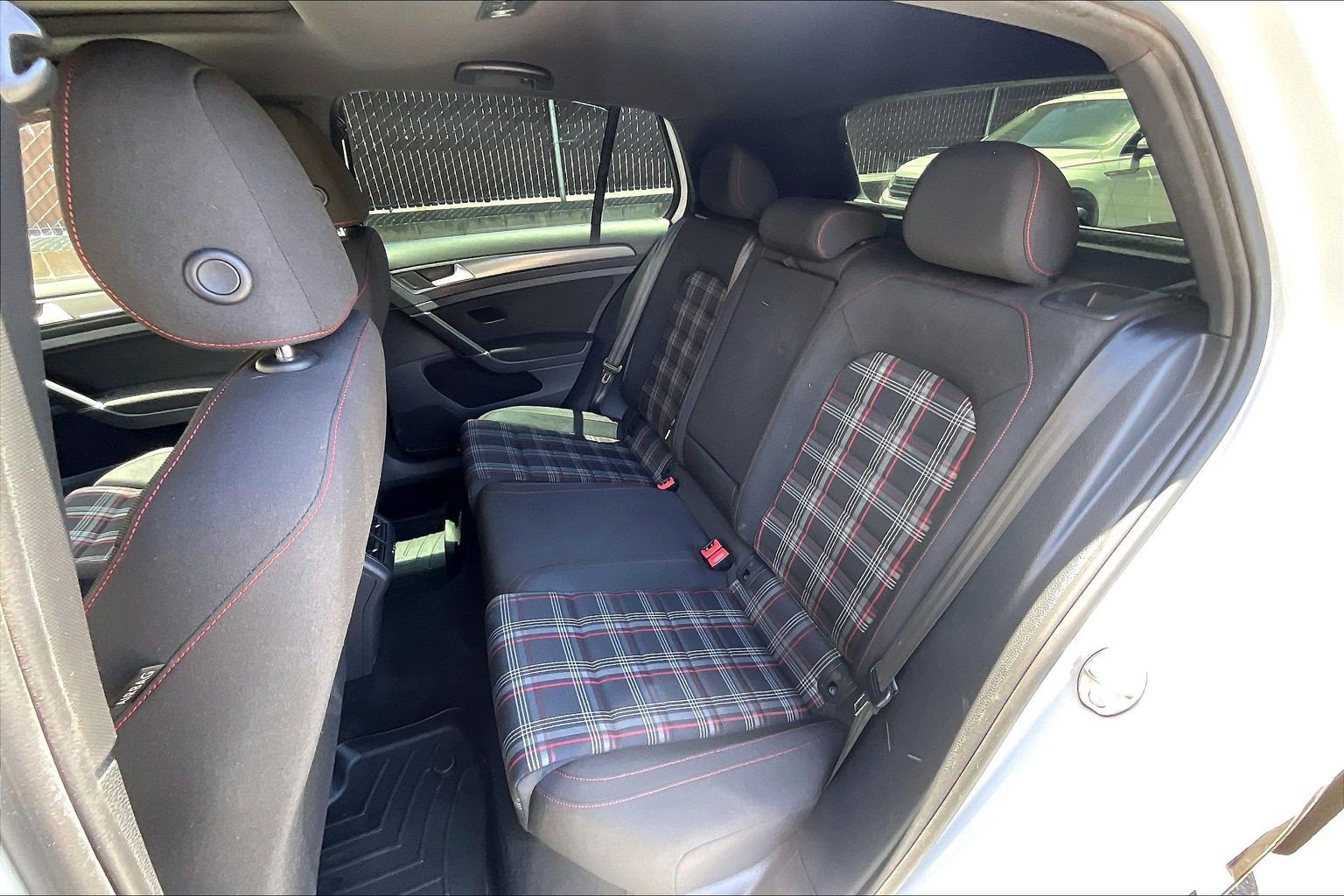 Used 2018 Volkswagen GTI SE FWD image 24