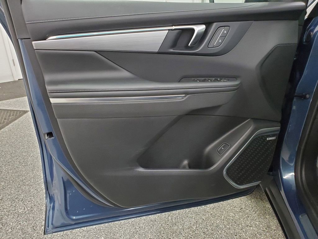 Used 2025 Buick Enclave Preferred image 12