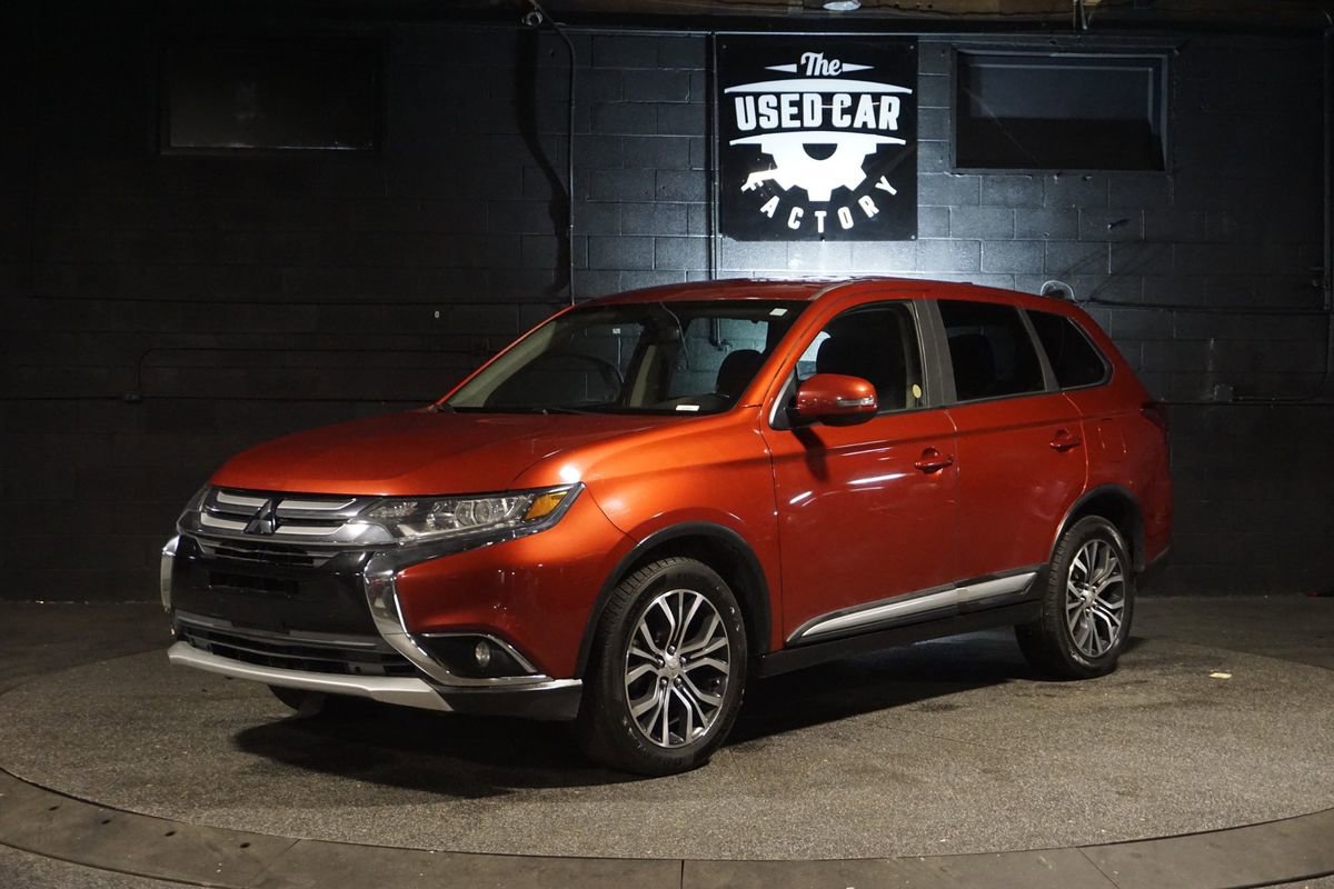 Used 2018 Mitsubishi Outlander SE AWD/4WD image 1