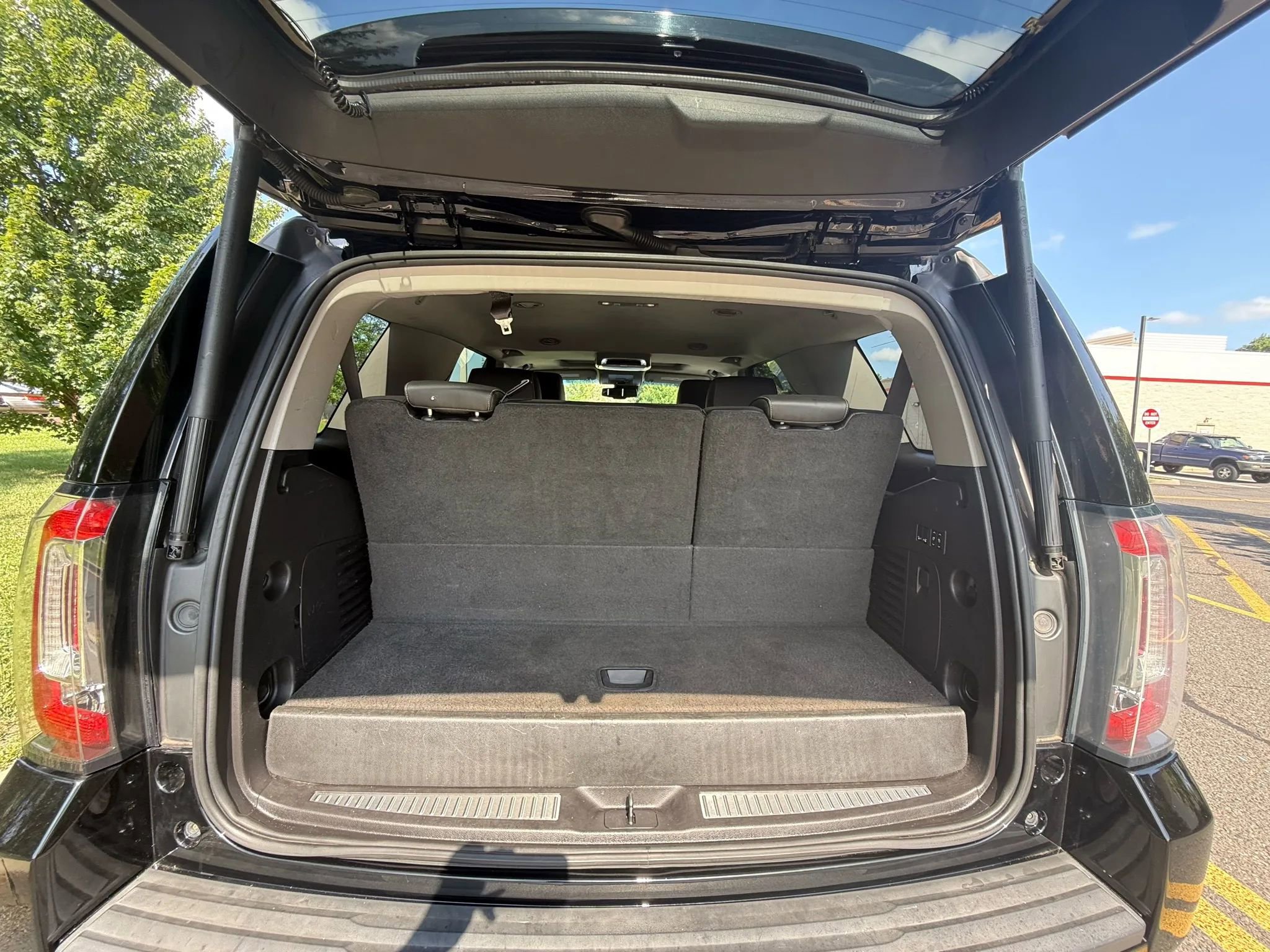 Used 2015 GMC Yukon SLT w/ HD Trailering Package image 28