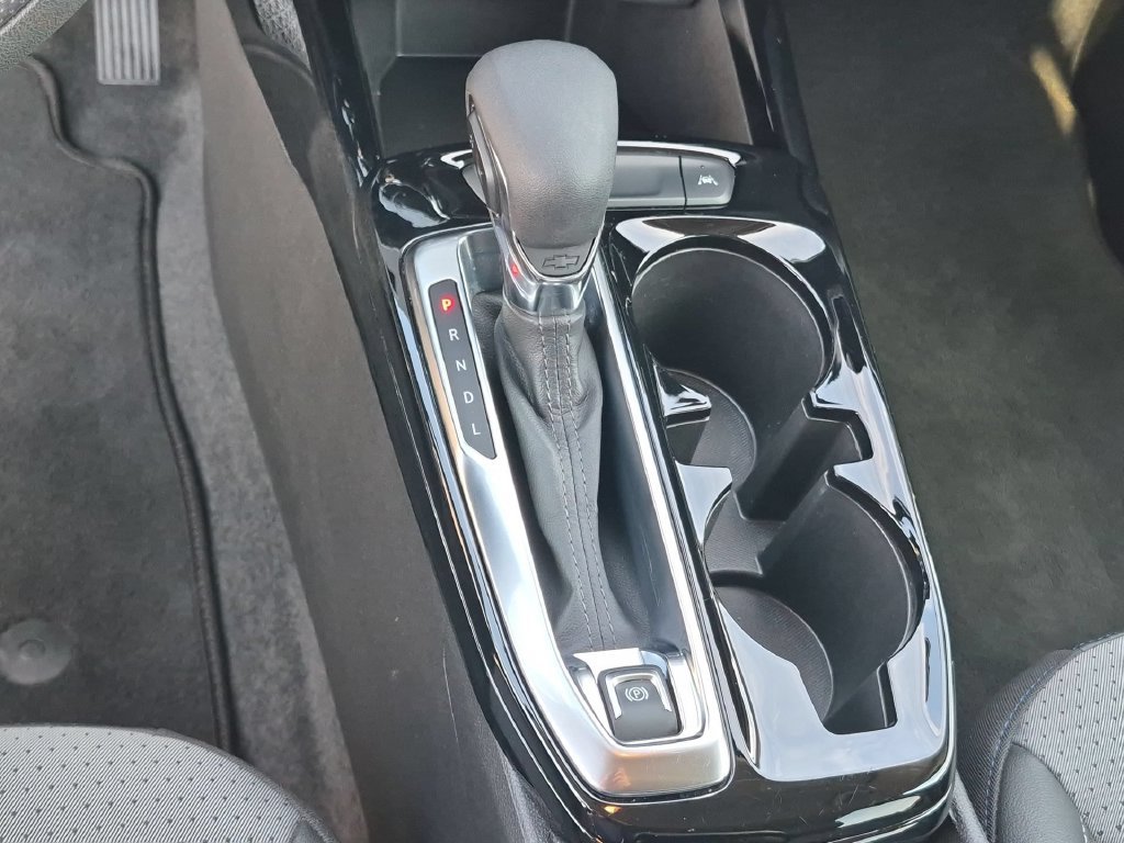 Certified 2025 Chevrolet Trax LT FWD image 14