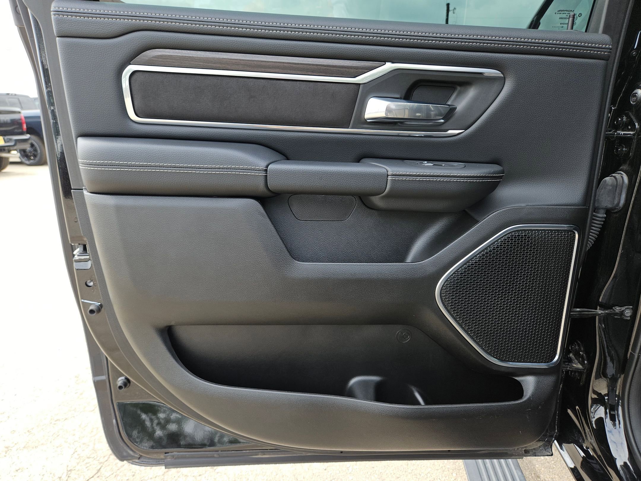 Used 2026 RAM 1500 Laramie AWD/4WD image 15