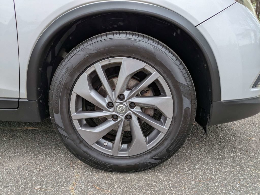 Used 2015 Nissan Rogue S FWD image 12