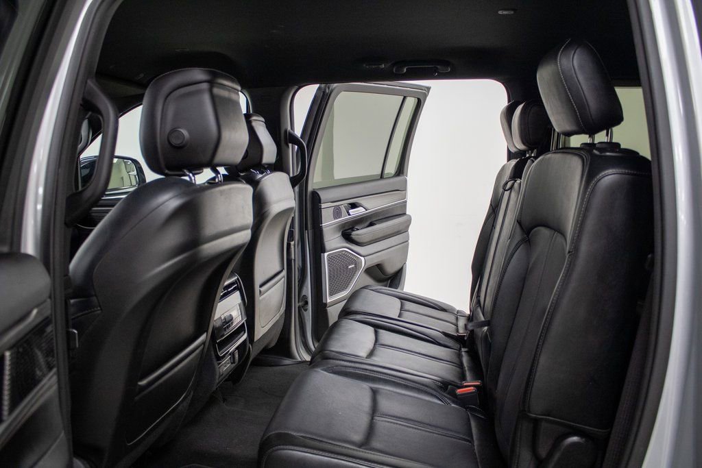 Used 2024 Jeep Wagoneer L Series II w/ Flexible Seating Group image 16