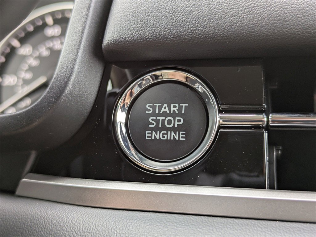 New 2025 Mitsubishi Outlander SE image 29