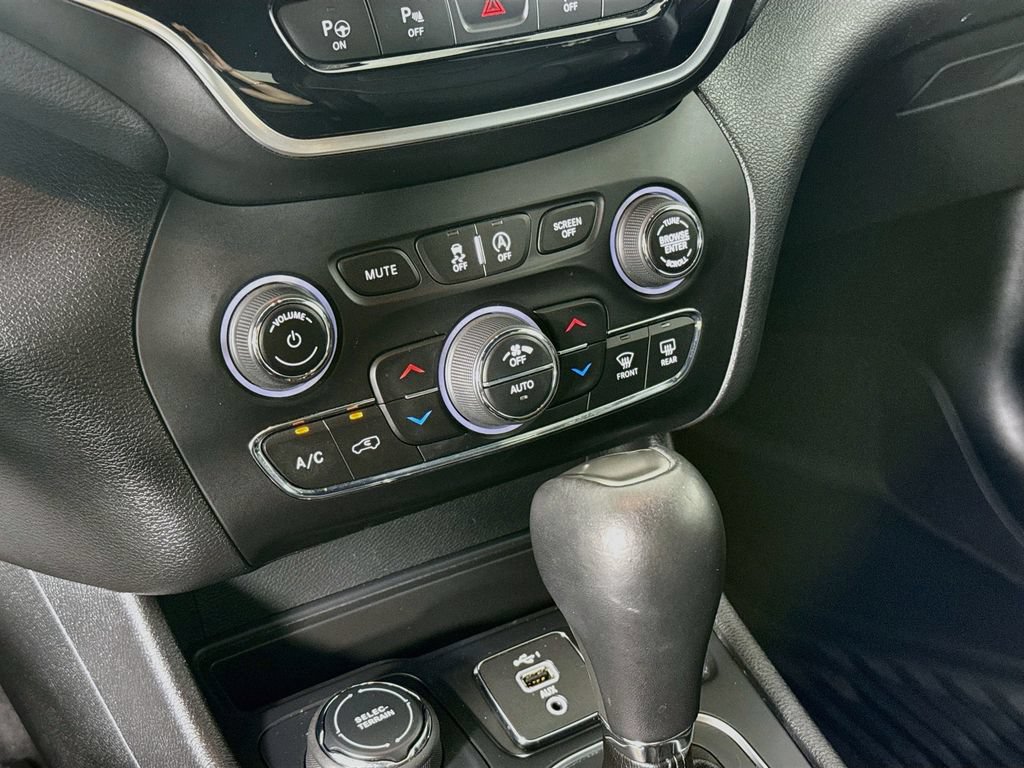 Used 2019 Jeep Cherokee High Altitude AWD/4WD image 18