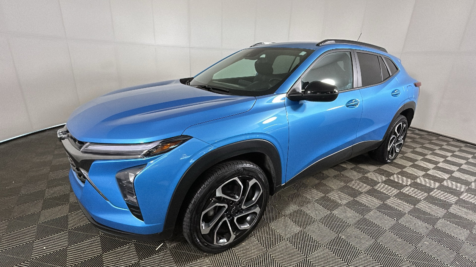 Used 2025 Chevrolet Trax RS FWD image 7