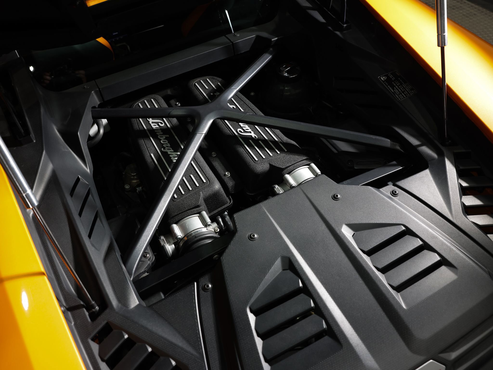 Used 2020 Lamborghini Huracan EVO image 38