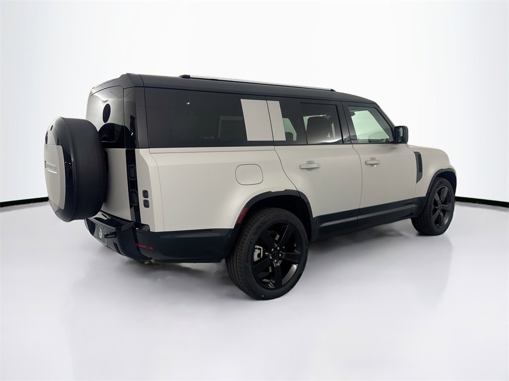 New 2026 Land Rover Defender 130 X-Dynamic SE image 5
