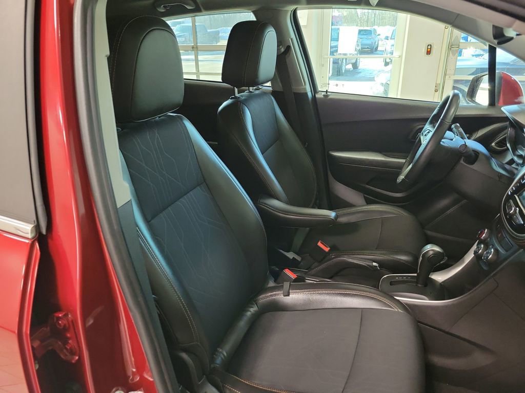 Used 2018 Chevrolet Trax LT w/ LT Convenience Package image 23