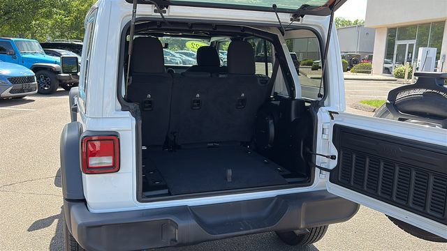 Used 2022 Jeep Wrangler Unlimited Sport w/ Sun And Sound Package AWD/4WD image 23