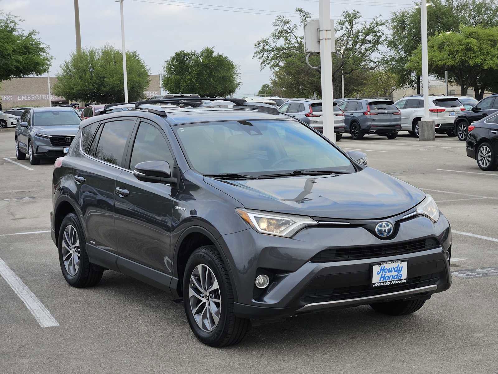 Used 2017 Toyota RAV4 XLE image 3