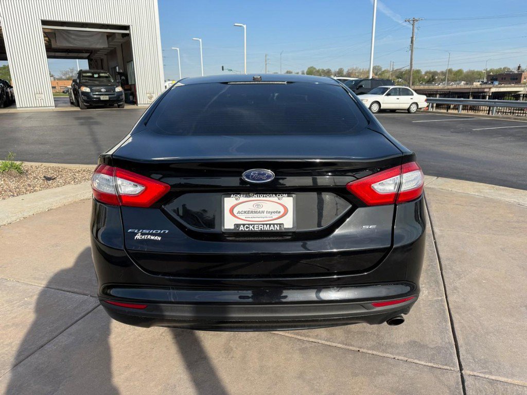 Used 2016 Ford Fusion SE image 9