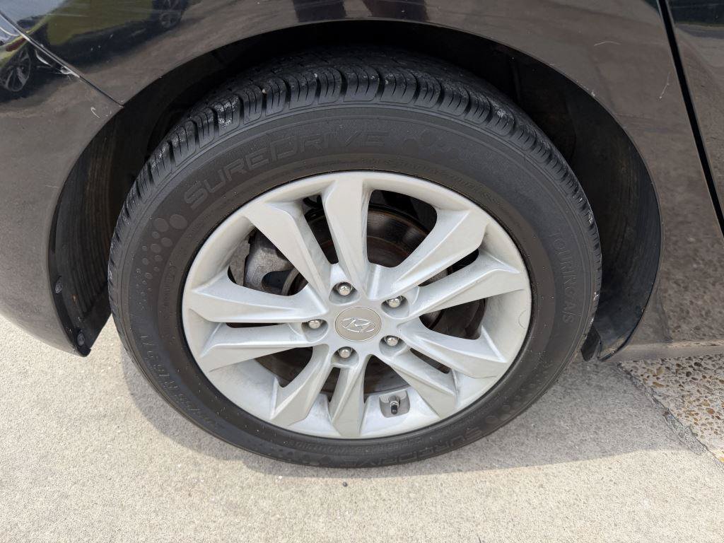 Used 2013 Hyundai Elantra GT FWD image 15