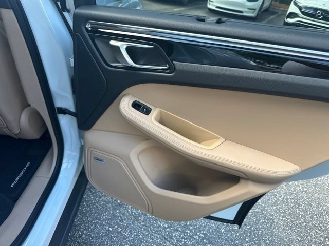Used 2021 Porsche Macan AWD/4WD image 16