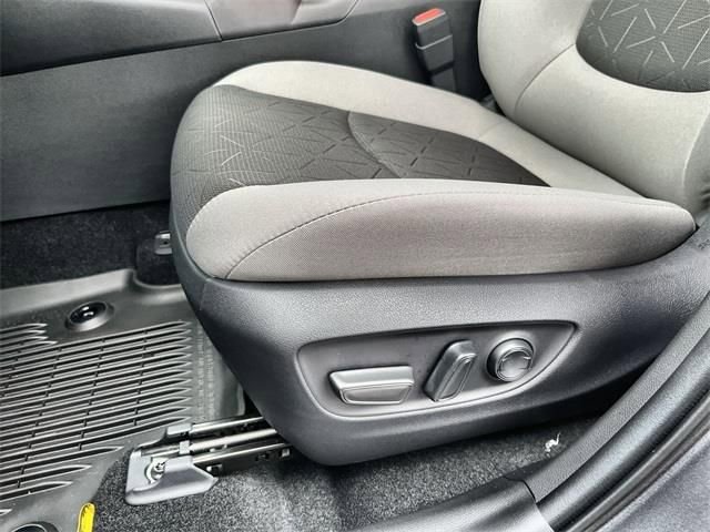 Used 2025 Toyota RAV4 XLE AWD/4WD image 21