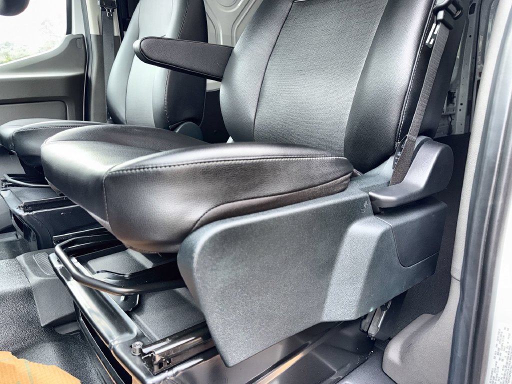 Used 2023 Ford E-Transit 148 High Roof Extended RWD image 14