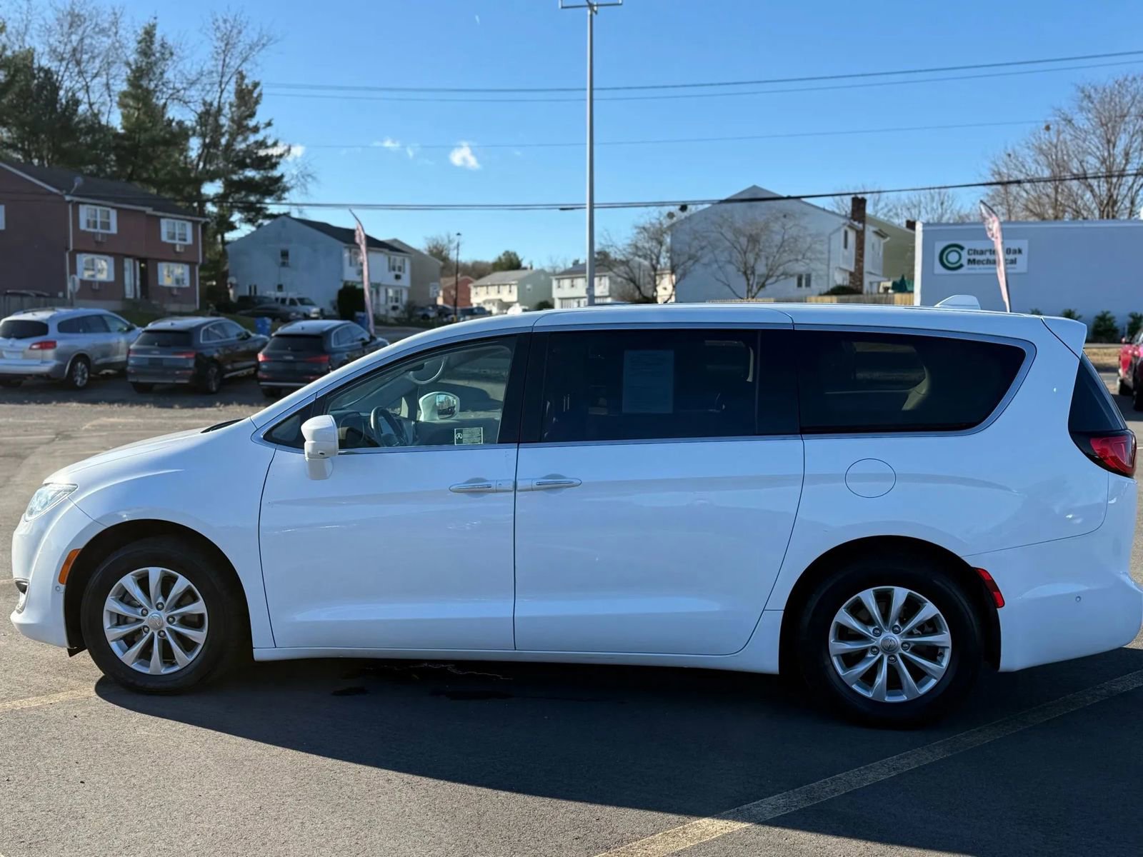 Used 2019 Chrysler Pacifica Touring Plus w/ Advanced Safetytec Group image 6