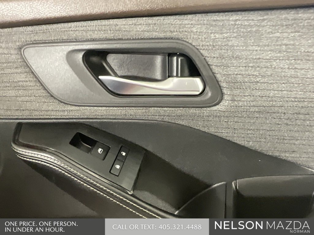 Used 2021 Nissan Rogue SV image 17