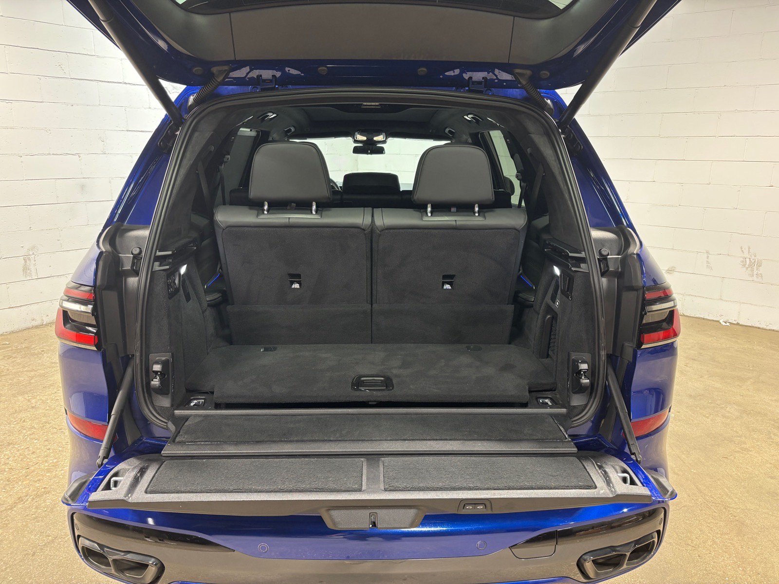 Used 2023 BMW X7 M60i w/ Executive Package AWD/4WD image 40