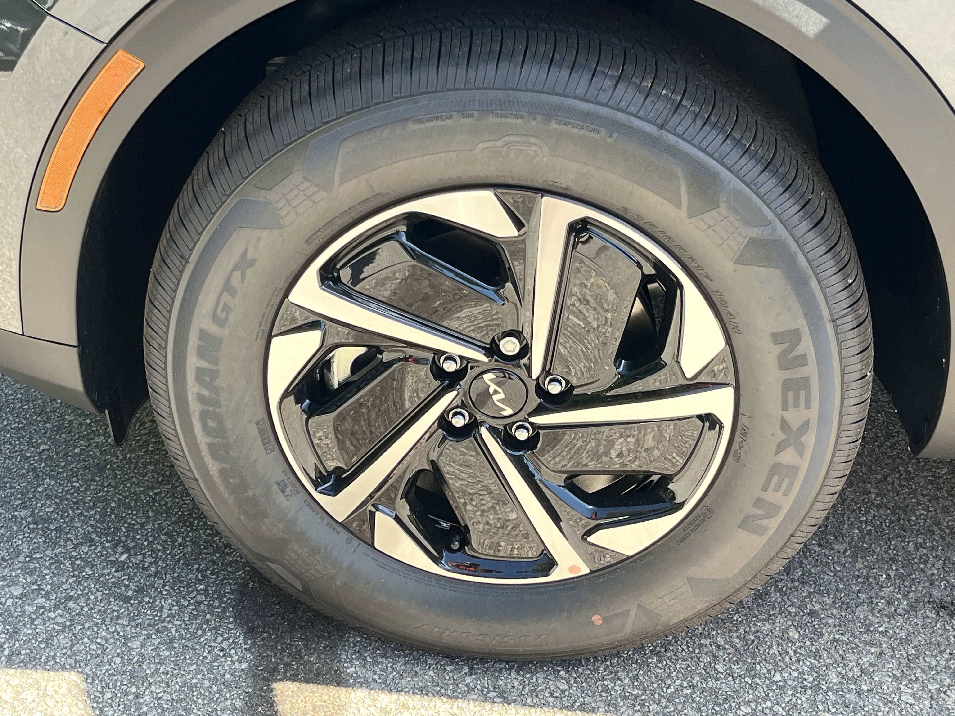 New 2025 Kia Sportage LX AWD/4WD image 25