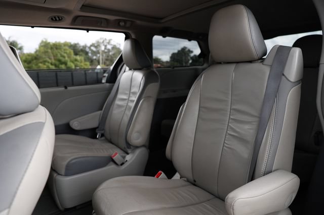 Used 2014 Toyota Sienna Limited w/ Limited Premium Package AWD/4WD image 11