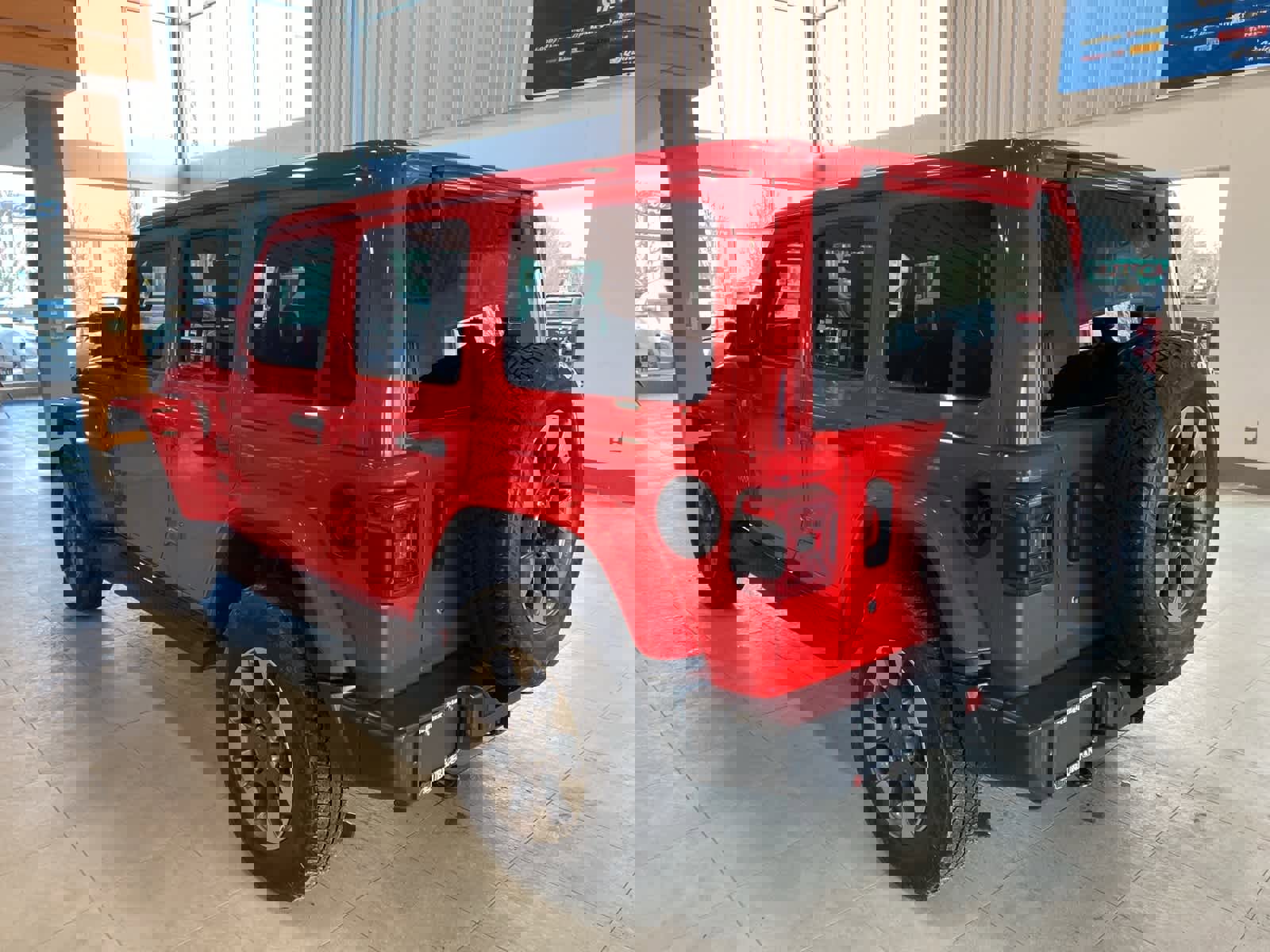 Used 2018 Jeep Wrangler Unlimited Sahara w/ Uconnect 4C Nav & Sound Group image 3