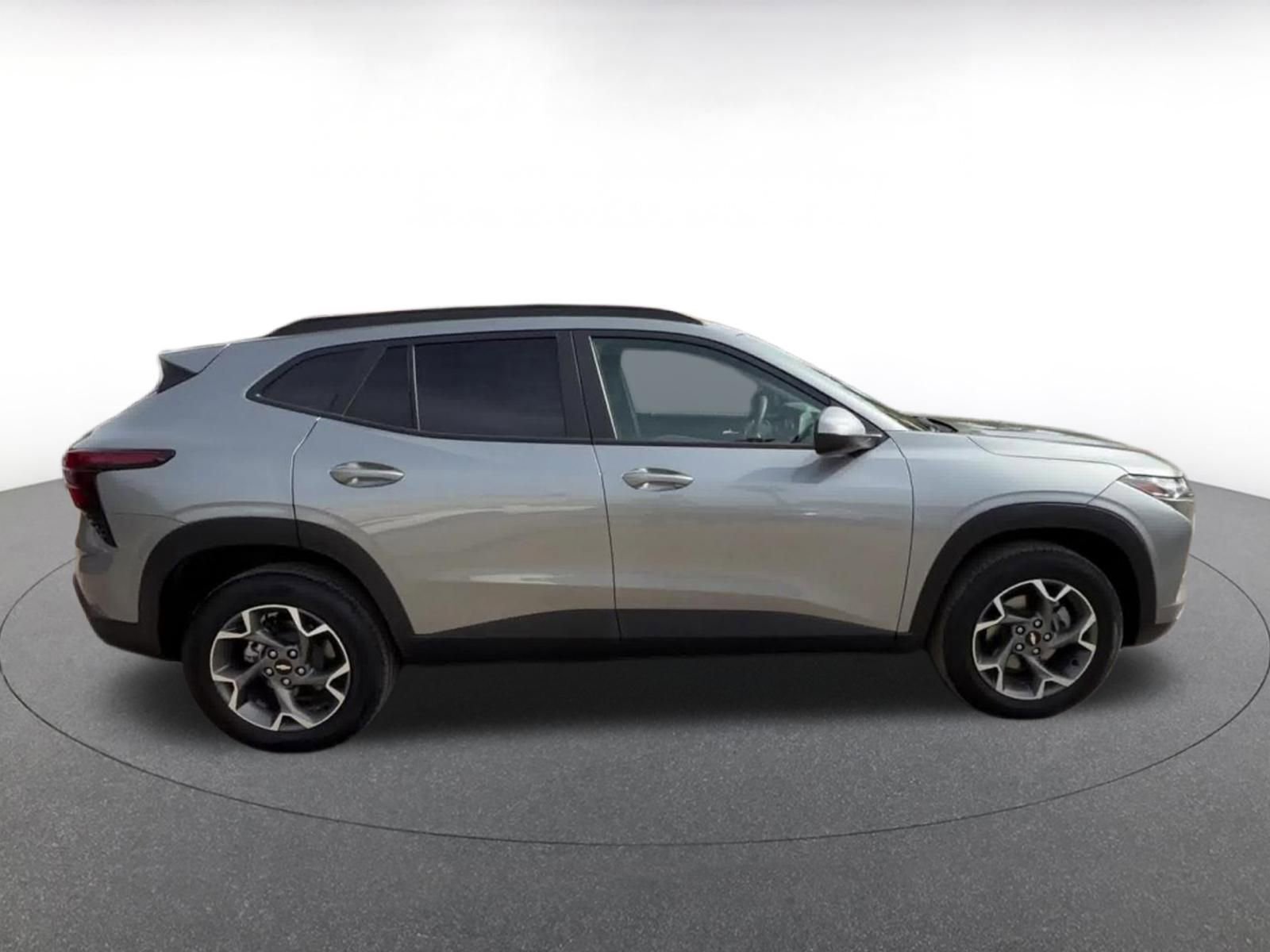 Used 2025 Chevrolet Trax LT image 16