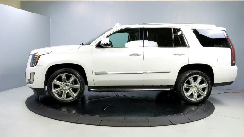 Used 2018 Cadillac Escalade Luxury image 4