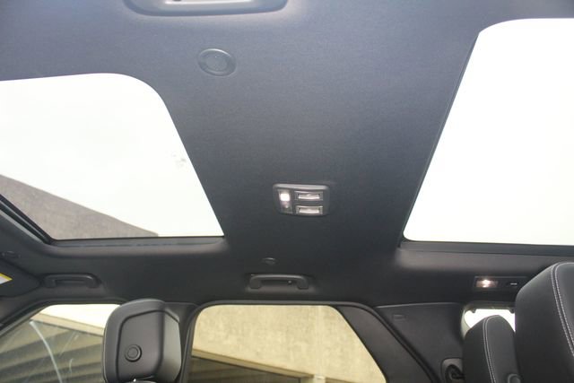 New 2025 Land Rover Discovery Dynamic SE image 23