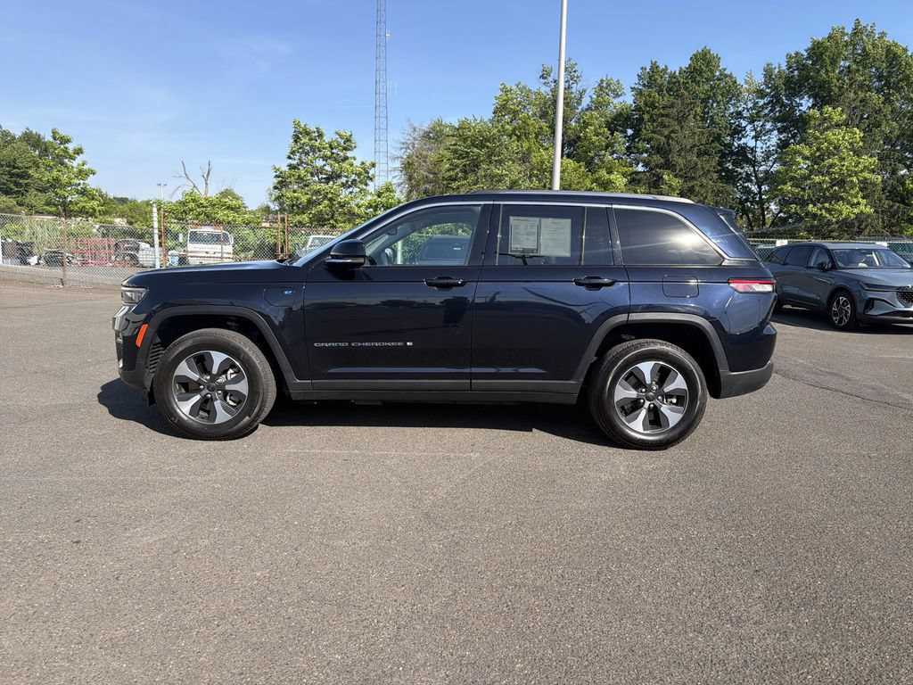 Used 2023 Jeep Grand Cherokee 4WD 4xe image 2