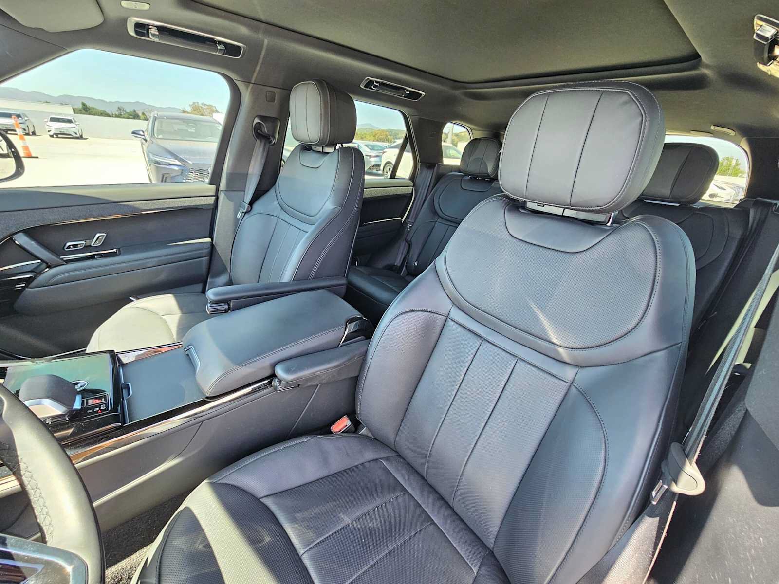 Used 2024 Land Rover Range Rover Sport SE AWD/4WD image 21