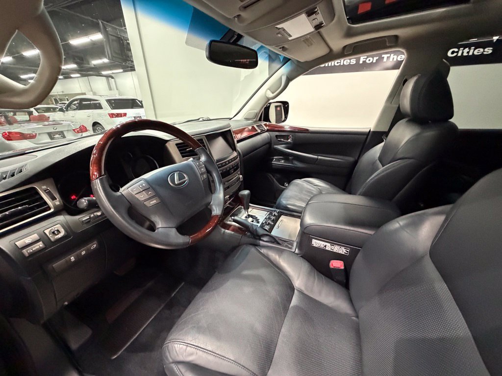 Used 2014 Lexus LX 570 4WD image 25