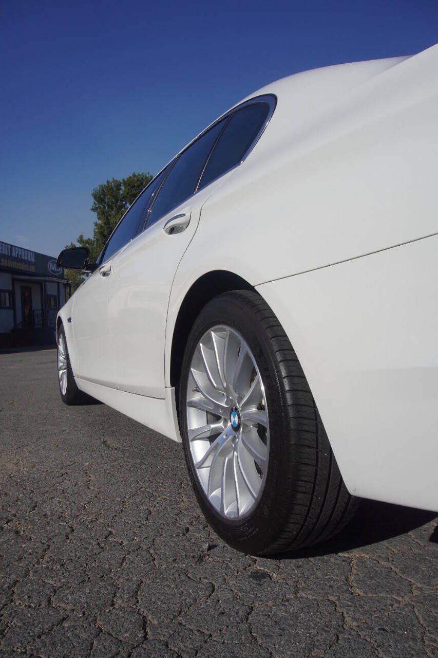 Used 2016 BMW 528i Sedan RWD image 4