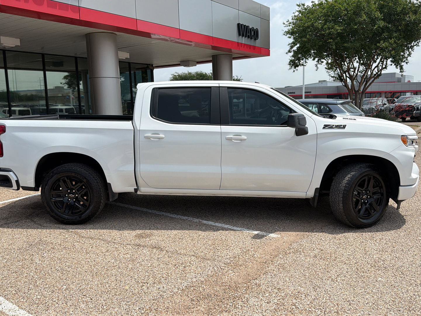 Used 2025 Chevrolet Silverado 1500 RST AWD/4WD image 2